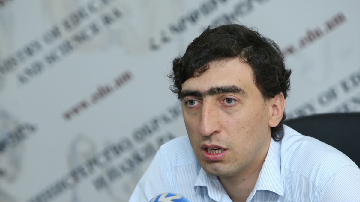 Երբ կառավարությունն ուժեղ էր, քչերն էին հեռանում, տաք տեղը լքելը հեշտ չէ. Գոգյան