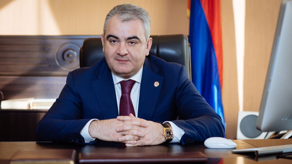 Կարծում եմ` պատճառը քաղաքական է․ եթե իմ կինը չլիներ, չէին ազատի․ Արման Սահակյանը՝ կնոջը մանկապարտեզի տնօրենի պաշտոնից ազատելու մասին․ «Հրապարակ»