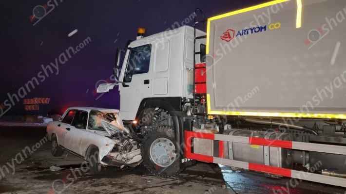 Խոշոր ավտովթար Արագածոտնի մարզում. ճակատ ճակատի բախվել են Hovo բեռնատարն ու VAZ 2107-ը, կան վիրավորներ