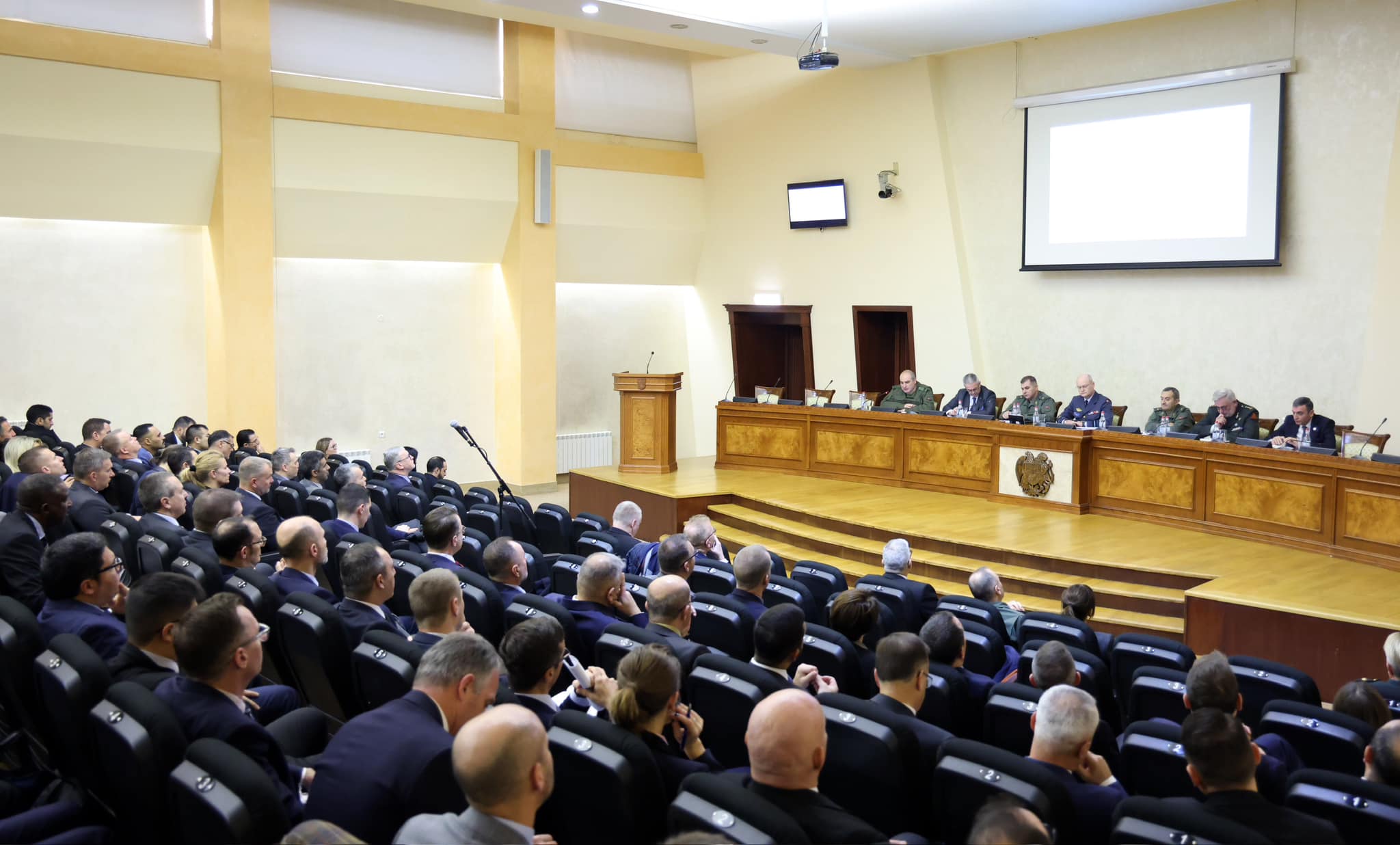 ՀՀ ՊՆ, ԱԳՆ և ԱԽ գրասենյակի ներկայացուցիչները ավագ դասընթացի ուսանողներին ներկայացրել են ՀՀ պաշտպանության ոլորտի վերաբերյալ բանախոսություններ