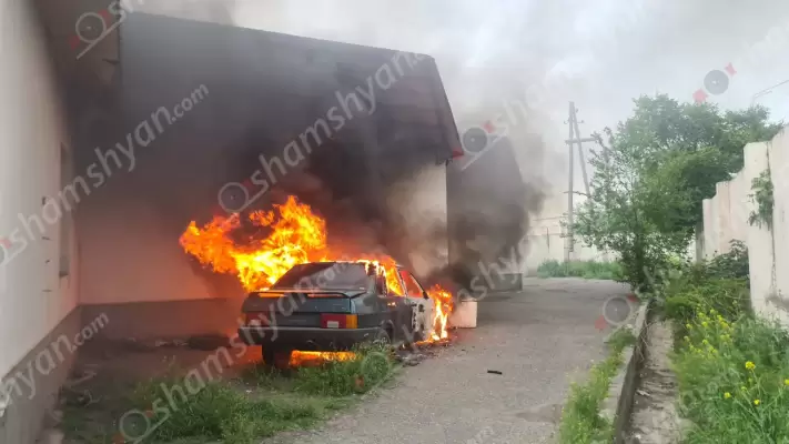 Երևանում հայտնի հյուրանոցային համալիրի բակում ավտոմեքենա է այրվել. կան կասկածներ, որ դրանով հանցագործություն է կատարվել