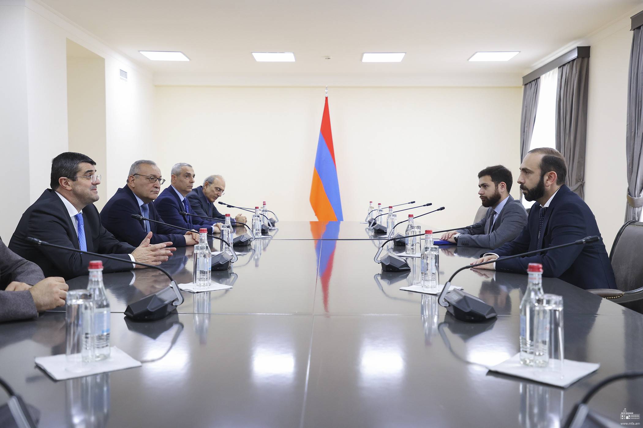 Արարատ Միրզոյանը Արայիկ Հարությունյանին է ներկայացրել ԼՂ հարցի կարգավորման հեռանկարները