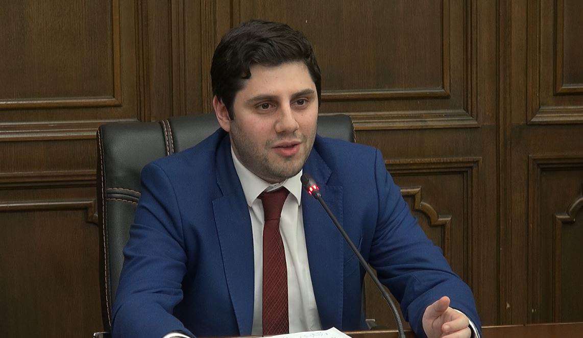 Ասենք՝ հաջողեցիք, հարցնելու են՝ ո՞րն է ձեր դիրքորոշումը, ասելու եք՝ հայ, Հայաստան, հայրենիք ու Աստվա՞ծ. Փոխքաղաքապետ