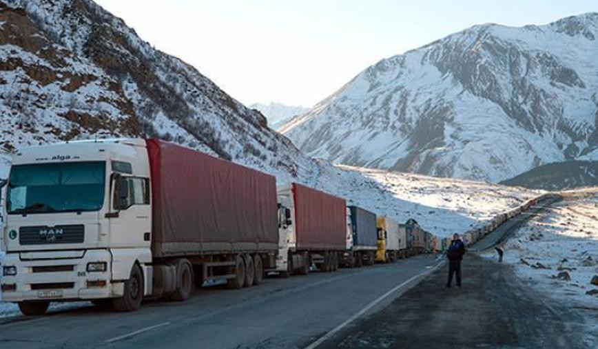 ՀՀ տարածքում ավտոճանապարհները հիմնականում անցանելի են, Լարսը փակ է