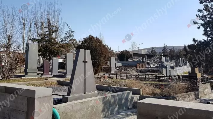 Երևանի Կենտրոնական գերեզմանատնից գողացել են մոտ 350 հազար դրամ արժողությամբ խնկաման՝ իր մոմակալներով