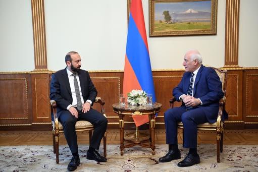 Президент РА принял главу МИД: Обсуждены вопросы внешней политики
