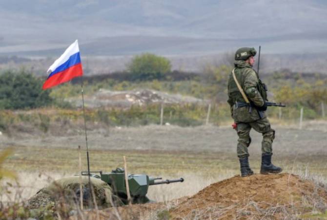 Выход миротворцев из Карабаха отвечает реалиям, заявили в Кремле