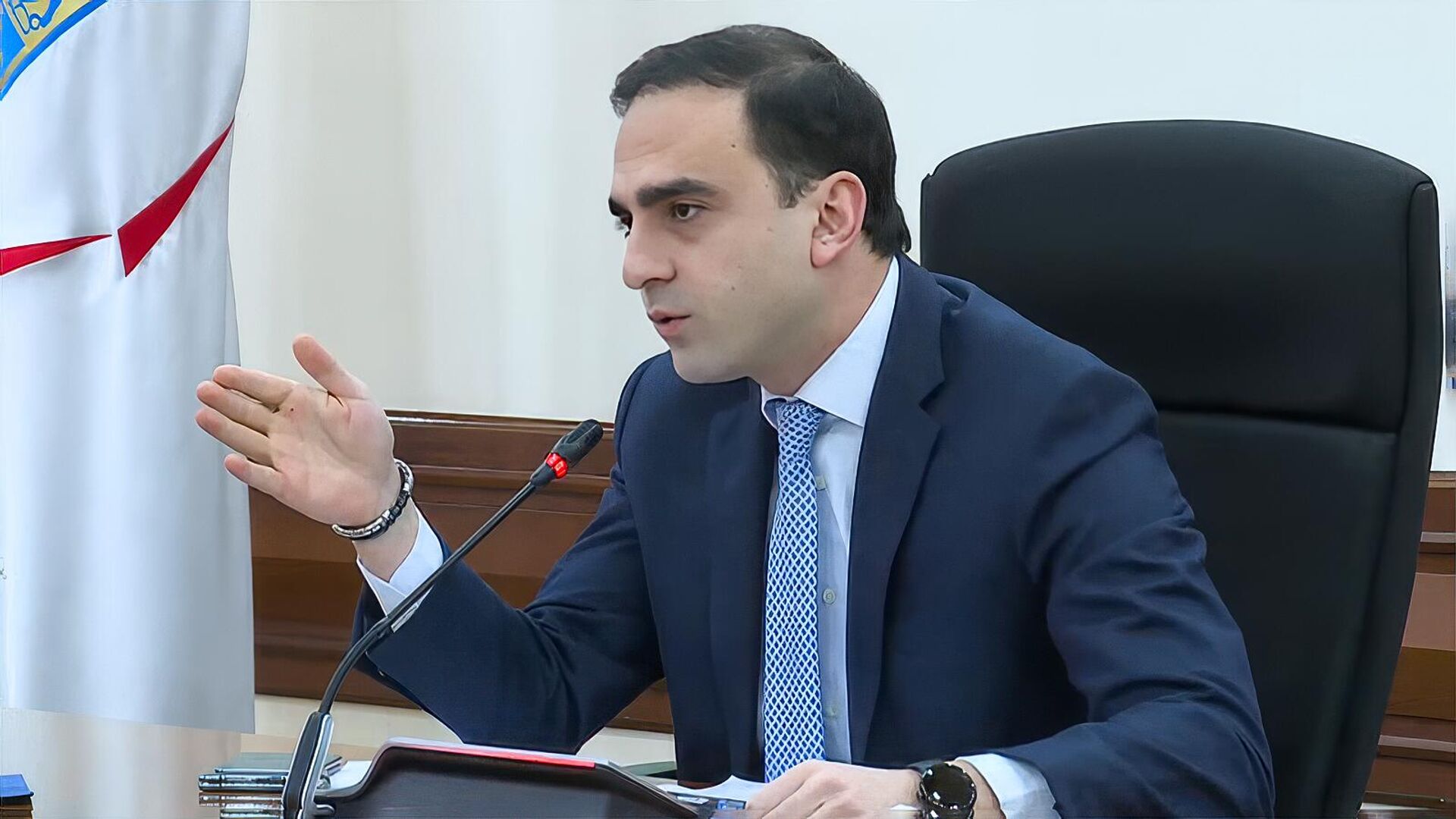 Ինձ առհասարակ, երբևէ «մանիքյուր և պեդիքյուր» չեն արել. Ավինյան