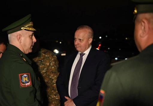 ՀՀ-ում ՌԴ դեսպանը դիմավորել է Ադրբեջանից հայ գերիների տեղափոխող ռուսական ինքնաթիռը