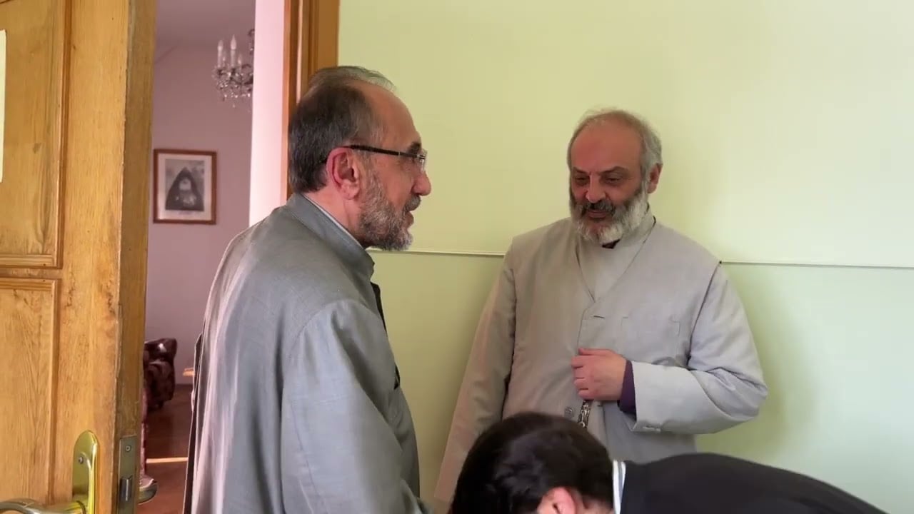 Ենթադրվում է՝ Բագրատ Սրբազանին ու Միքայել Սրբազանին հատուկ են տարել նույն խուց, որպեսզի լսեն նրանց խոսակցությունները. փաստաբան