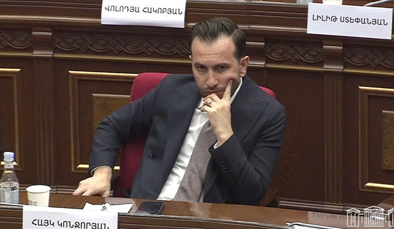 ՔՊ խմբակցության կողմից առաջադրված ԱԺ նախագահի տեղակալի թեկնածու Հայկ Կոնջորյանին խորհրդարանում ներկայացրեց Արթուր Հովհաննիսյանը