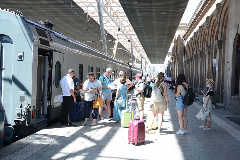 ЮКЖД с 14 июня начнет осуществление перевозок по маршруту Ереван-Батуми-Ереван