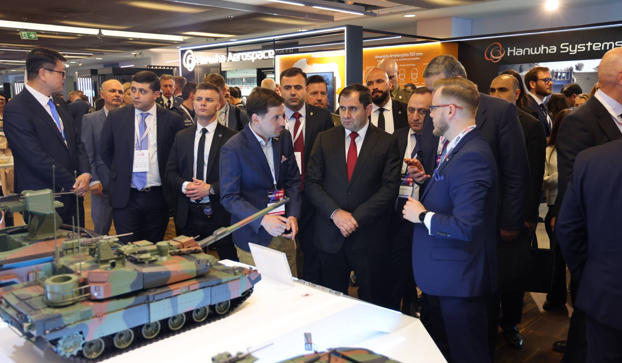 Սուրեն Պապիկյանը շրջել է Defence24 Days համաժողովի տաղավարներում