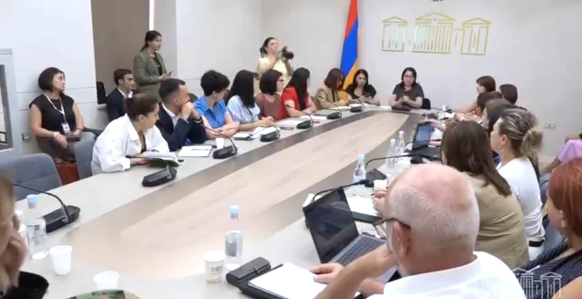 Պետությունն անում է հնարավորը՝ լավարկելու կյանքի դժվար իրավիճակներում հայտնված անձանց և նրանց ընտանիքներին մատուցվող աջակցության ծրագրերը. ԱԺ (տեսանյութ)