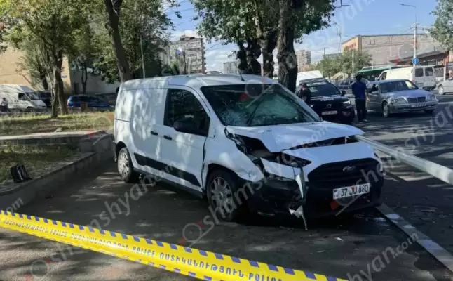 «Ford Transit»-ը Մալաթիայի թաղապետարանի մոտ վրաերթի է ենթարկել հետիոտնին և հայտնվել մայթին. վիրավորը հիվանդանոցում մահացել է