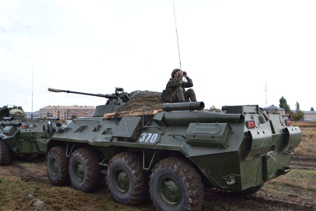 На полигоне «Алагяз» военной базы Южного военного округа МО РФ в Армении начались батальонные тактические учения с боевыми стрельбами
