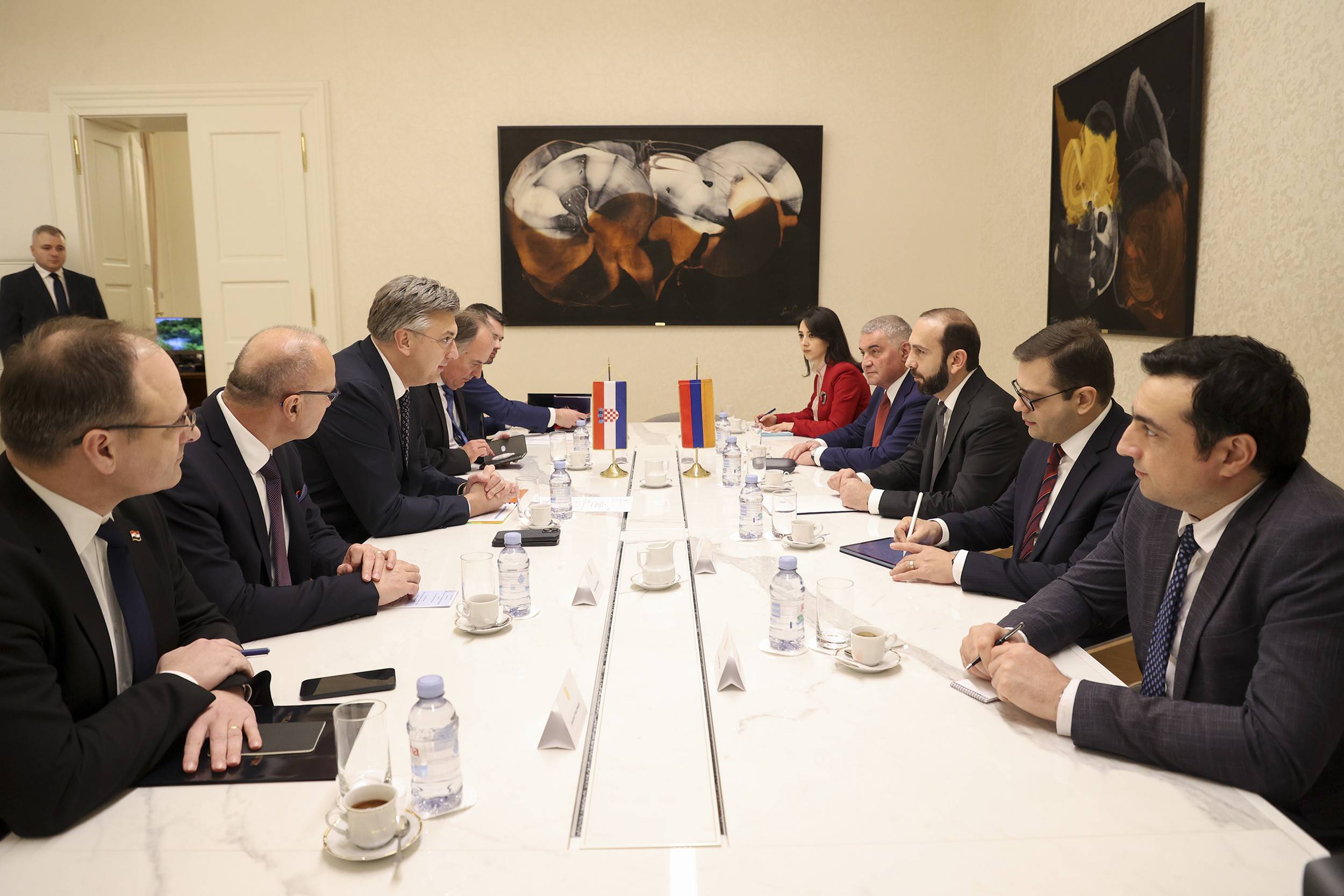 Министр иностранных дел Армении и премьер-министр Хорватии обсудили вопросы безопасности и стабильности на Южном Кавказе