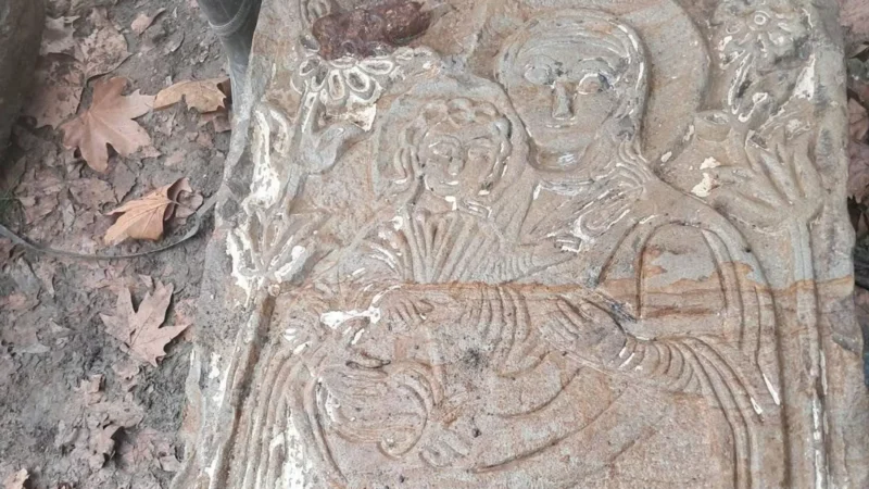 Թբիլիսիի Ռուսթավելի պողոտայում 18-րդ դարի հայկական եկեղեցու քարեր են հայտնաբերվել