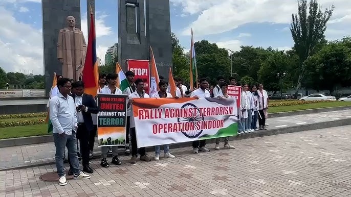 «Դեմ ենք ահաբեկչությանը». հնդիկ երիտասարդները բողոքի ակցիա են իրականացրել Երևանի կենտրոնում