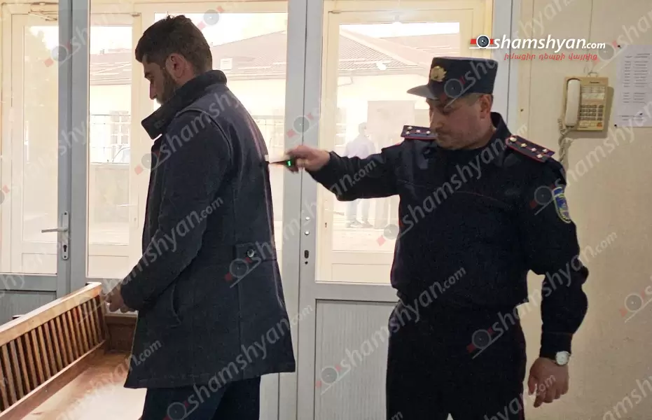 «Քանաքեռցի Տույի» սպանության գործով դատարան ժամանած՝ Հայաստանի ազգային հավաքականի նախկին ֆուտբոլիստ Էդգար Մանուչարյանին մետաղորսիչով ստուգել են