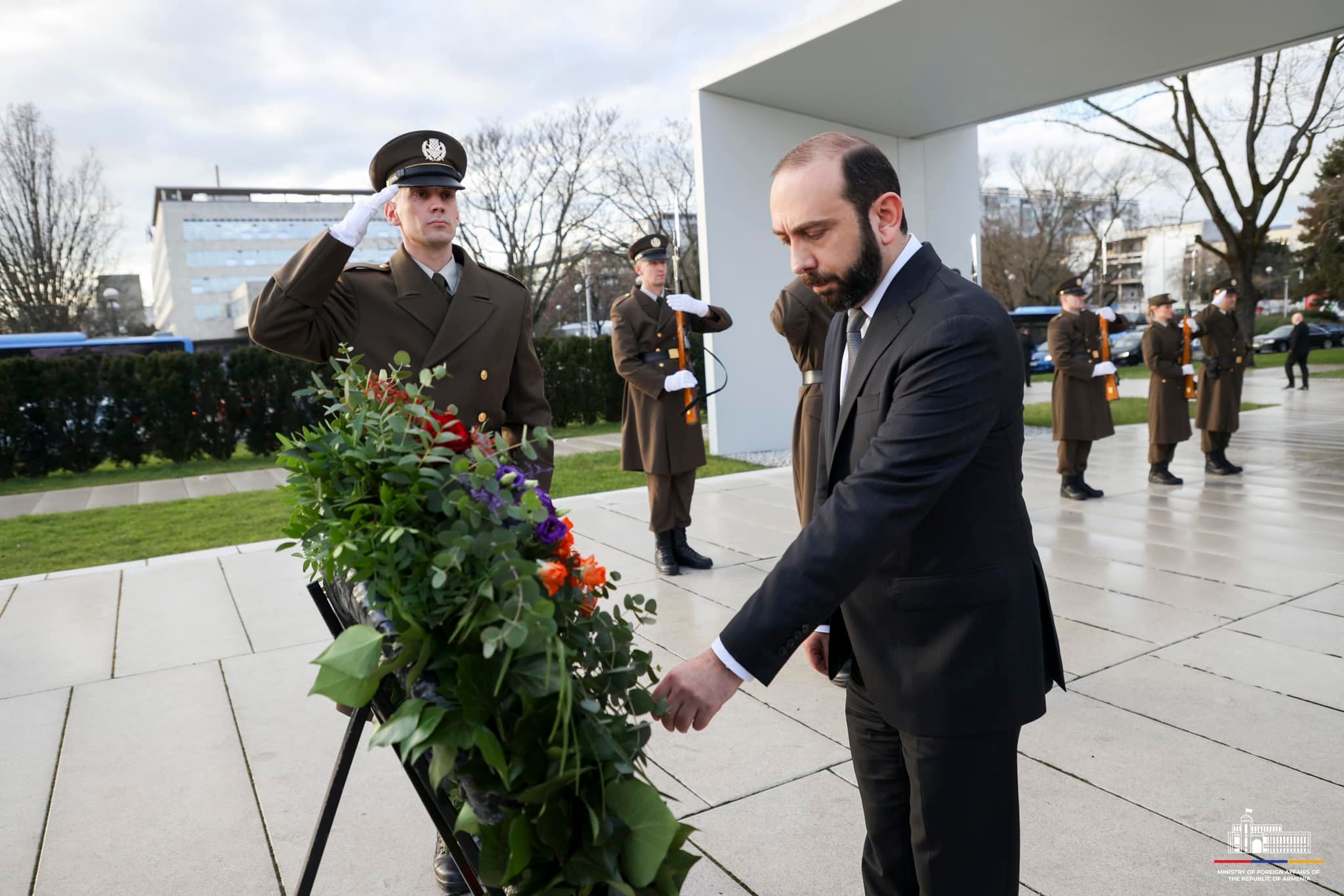 Мирзоян посетил монумент «Голос хорватских жертв – Стена боли» в Загребе