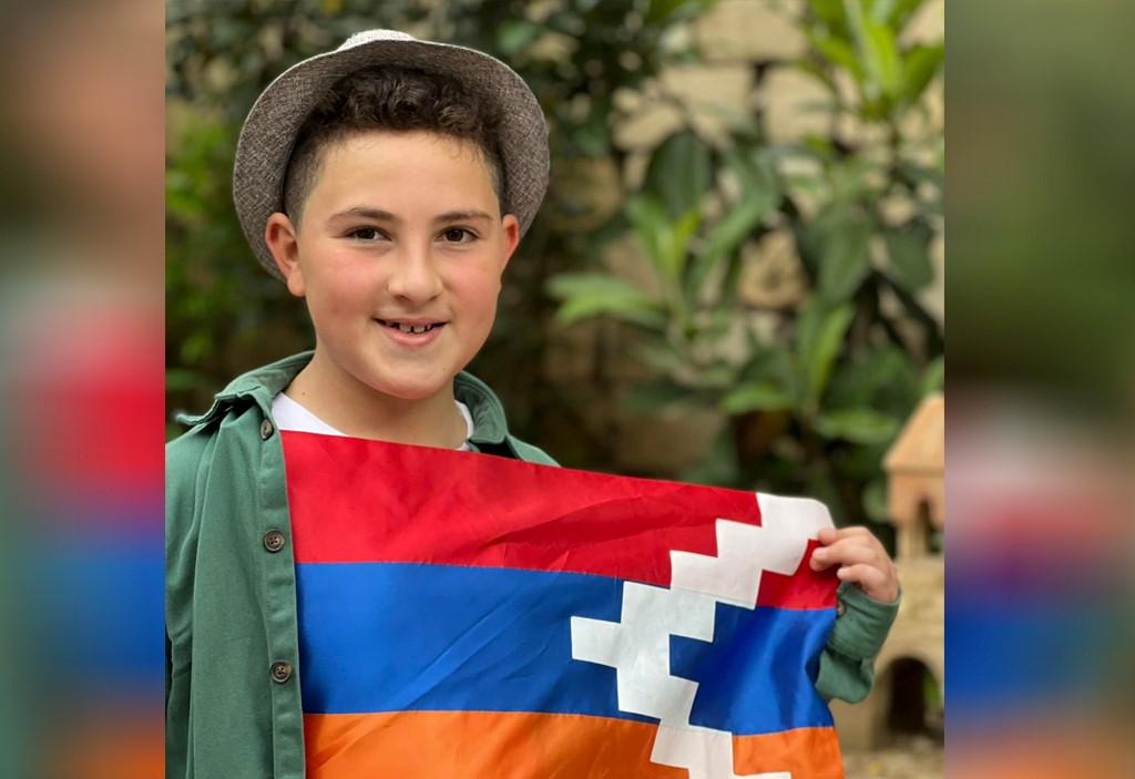 «Լոխ լյավ ա ինան»․ ասկերանցի 12-ամյա բլոգերը Երևանից կպատմի Արցախի մասին