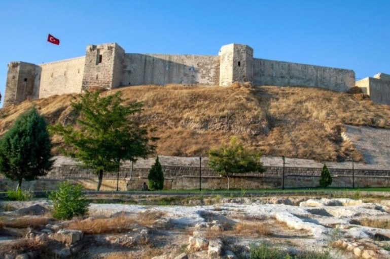 Թուրքիայում երկրաշարժի հետևանքով փլուզվել է ՅՈՒՆԵՍԿՕ-ի ցանկում ընդգրկված Գազիանթեպի պատմական ամրոցը