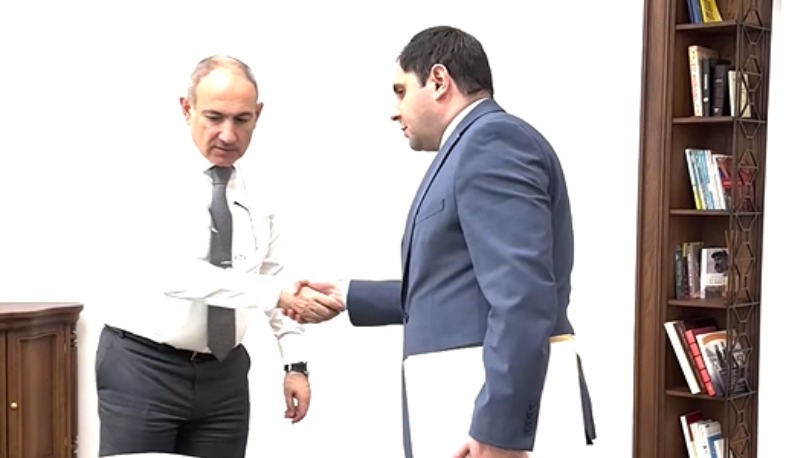 Նիկոլ Փաշինյանը աշխատանքային հանդիպում է ունեցել Սուրեն Պապիկյանի հետ