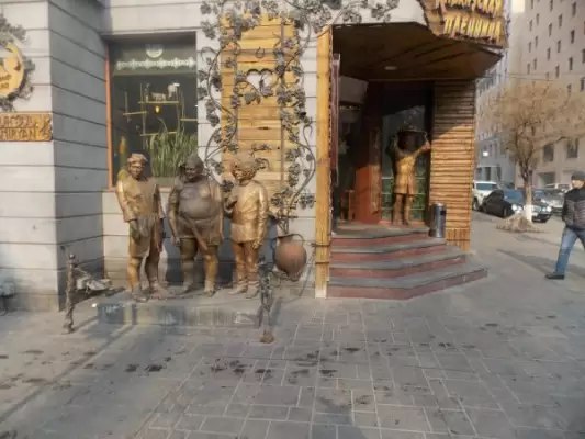 Արտառոց դեպք՝ Երևանում․ ՌԴ քաղաքացիներին հյուրասիրել են, հետո պահանջել գումարը