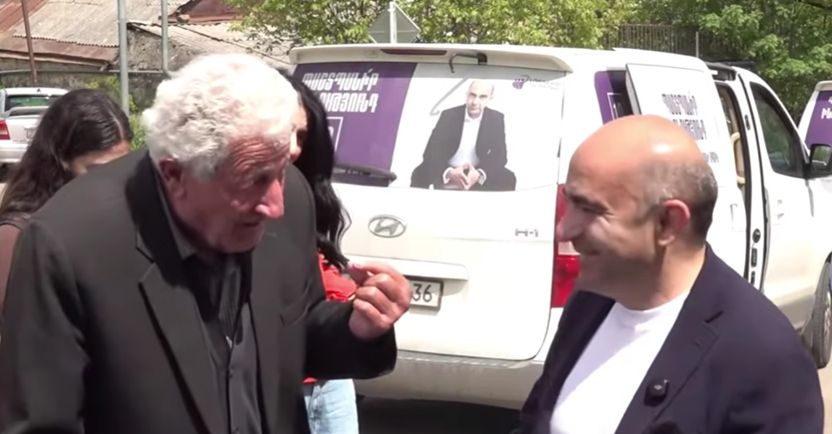 «Լուսավոր Հայաստանի» անդամները Խնձորեսկում քարոզարշավ են իրականացնում (տեսանյութ)