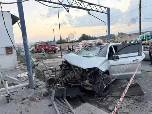 Այգեշատում վարորդը «Mercedes»-ով բախվել է գազատար խողովակներին, ապա երկաթե էլեկտրասյանը և հայտնվել ավտոլվացման կետում՝ վրաերթի ենթարկելով 11-ամյա հետիոտնի