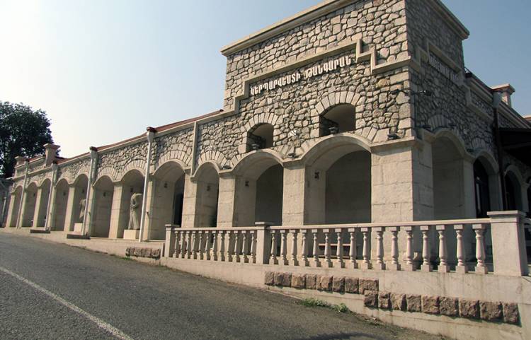 Вследствие насильственного перемещения населения Республики Арцах под контроль Азербайджана перешло 8 музеев