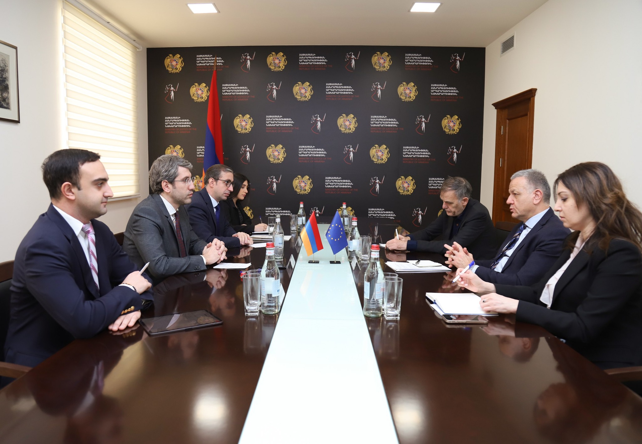 Գրիգոր Մինասյանը Վասիլիս Մարագոսի հետ քննարկել է արդարադատության ոլորտի բարեփոխումները ու ԵՄ աջակցությամբ ծրագրերը