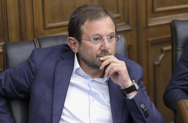 Գաղտագողի մեր դիրքերն իջեցրել են, հասցրել հայ-վրացական միջպետական ճանապարհի պռնկին. Գեղամ Մանուկյան