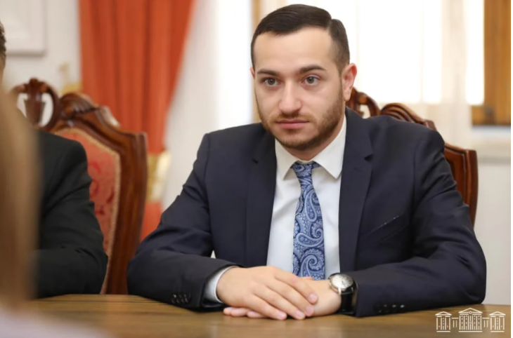 Վահրամ Դումանյանի դեմ դավեր են նյութում․ նախարարի պաշտոնի համար «պայքարում է» Մխիթար Հայրապետյանը․«Ժողովուրդ»