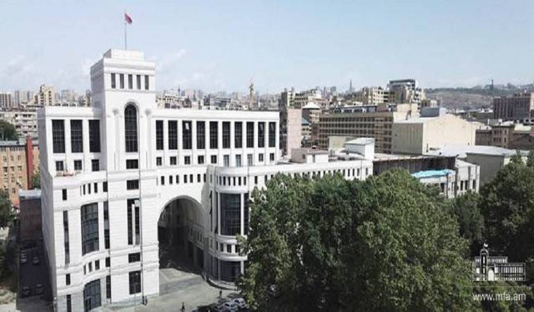 МИД Армении строго осудил инцидент на линии соприкосновения, во время которого был ранен армянский солдат