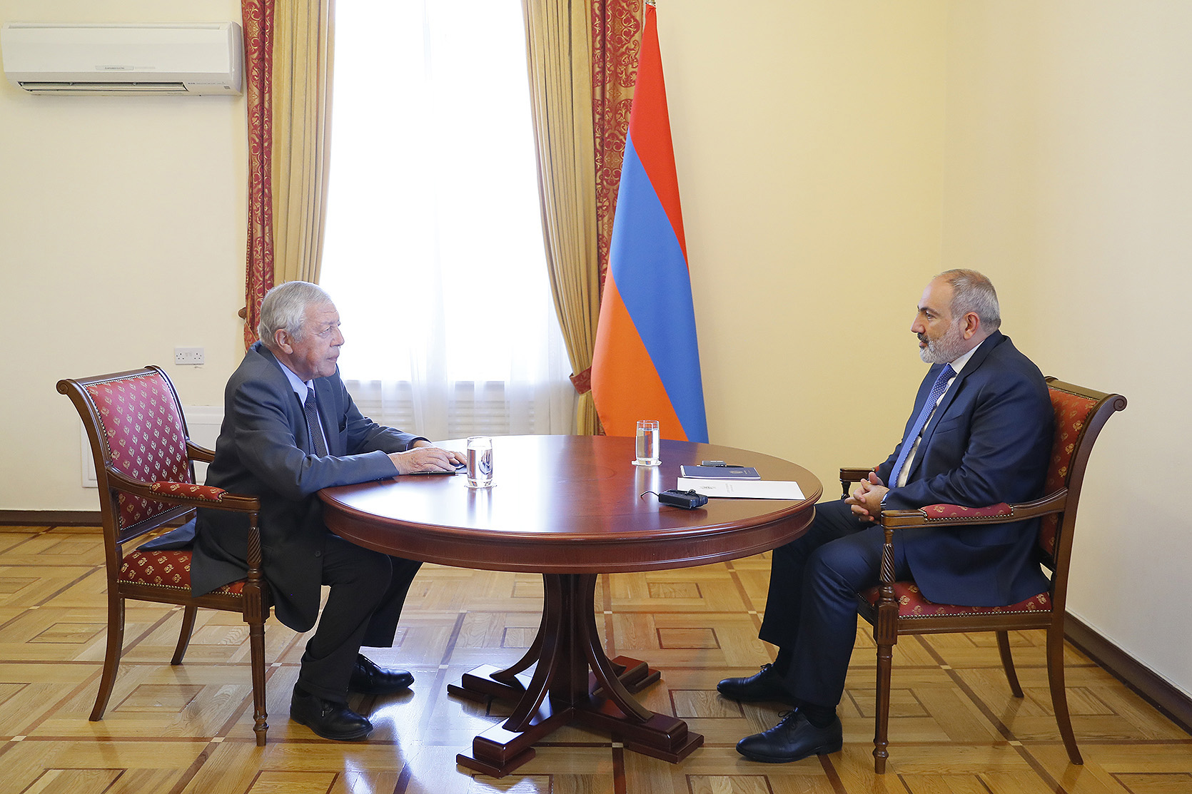 Հինգ տարի առաջ այս օրը, պարոն վարչապետ, ինձ հանձնեցիք Հայաստանի Հանրապետության անձնագիր. Ֆրանսիայի ԱԺ նախկին պատգամավորը՝ Փաշինյանին