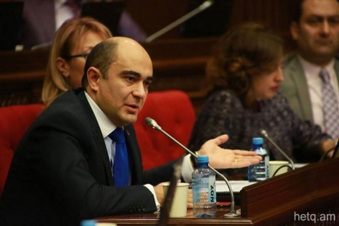Դու ո՞վ ես․ Էդմոն Մարուքյանին ԱԺ նախագահը նախազգուշացում հայտարարեց