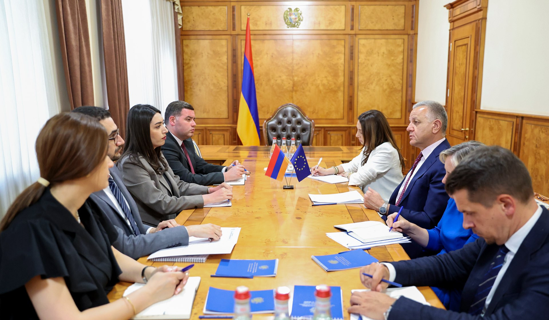 Քննարկվել են ԵՄ վիզաների ազատականացման գործընթացի շրջանակում իրականացվող աշխատանքները․ Արփինե Սարգսյանն ընդունել է Վասիլիս Մարագոսին