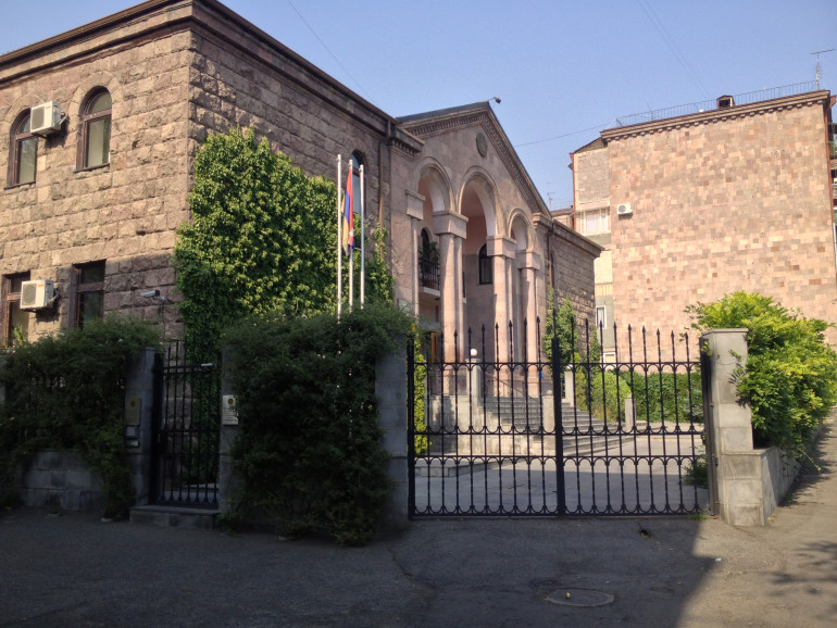Արցախի ներկայացուցչության շենքն օրինական ճանապարհով վերցնել անհնարին է. Սամվել Շահրամանյան