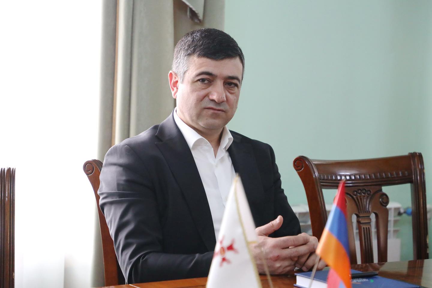 Սկսվել է հակառակ կողմից, ստացել են համաչափ պատասխան. Սարիկ Մինասյանը՝ Աննա Հակոբյանի վիրավորական գրառումների մասին