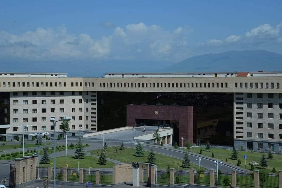 Подразделения ВС Азербайджана открыли огонь из стрелкового оружия различного калибра по армянским позициям, расположенным на участке Кахакни: МО РА