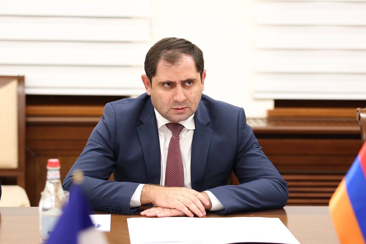 Պապիկյանն ընդունել է ՀՀ-ում Ֆրանսիայի արտակարգ և լիազոր դեսպան Օլիվիե Դըկոտինյիին