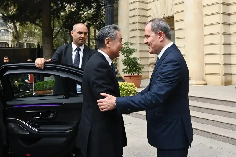 Չինաստանի արտգործնախարարները Բաքվում է