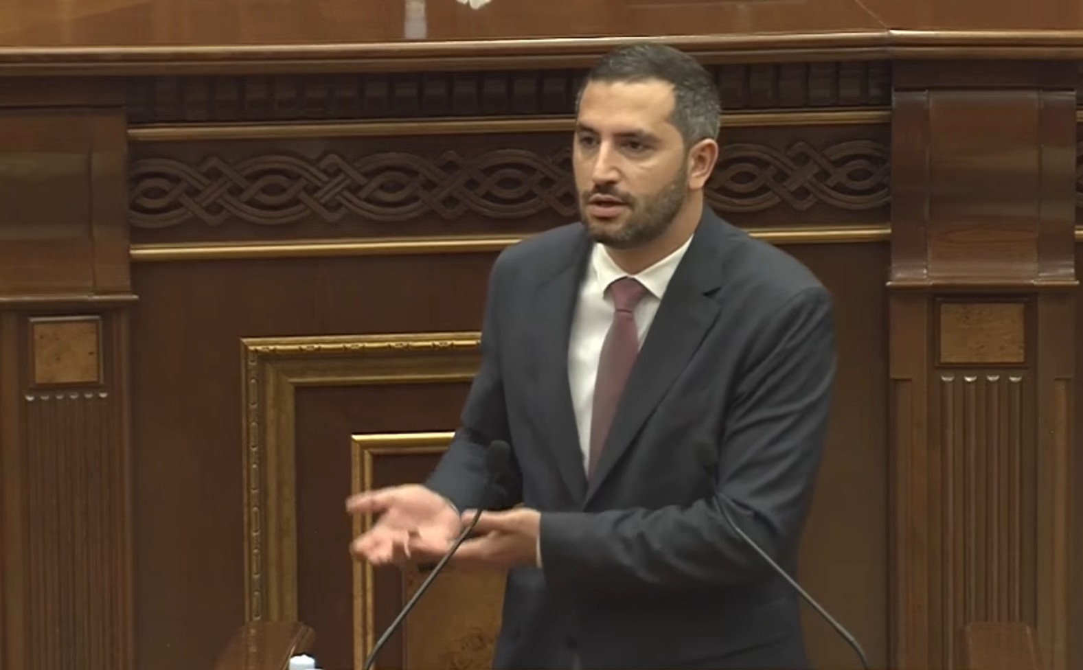 Հսկիչն է դիմում ոստիկանին, ոստիկանն իր գործողությունն իրականացնում է. Ռուբինյանը՝ չվճարող ուղևորին զննելու մասին