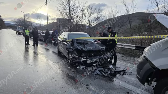 Ծաղկաձորում «Mercedes»-ը դուրս է եկել հանդիպակաց գոտի և բախվել Հրազդան-Ծաղկաձոր երթուղին սպասարկող միկրոավտոբուսին․ վիրավորների թվում անչափահասներ կան
