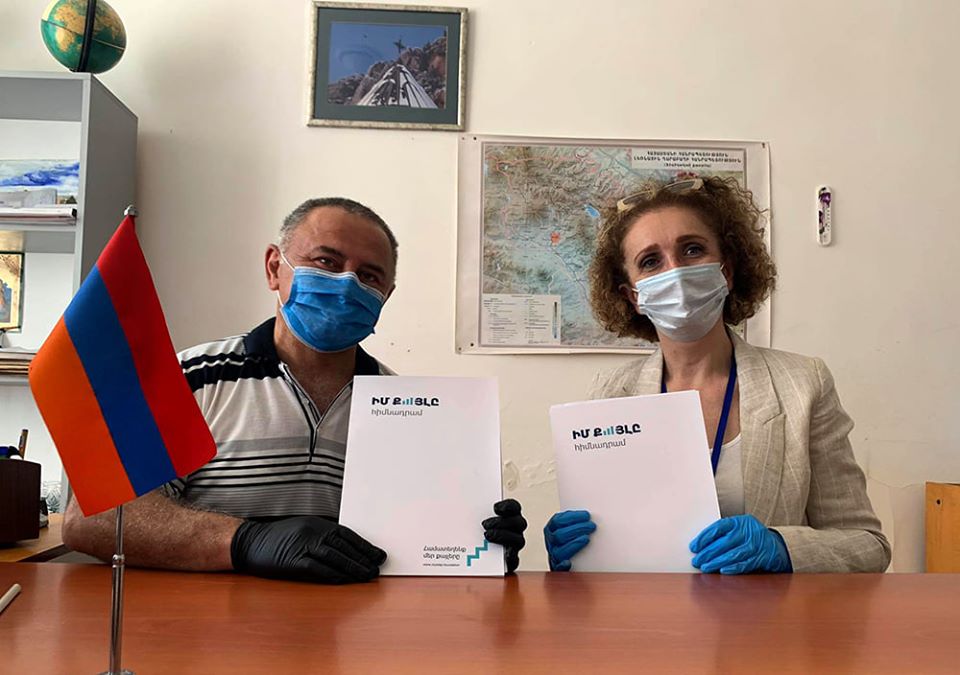 «Իմ քայլը» hիմնադրամի աշխատակիցները Վայոց ձորի մարզում բաժանում են աշակերտների համար նախատեսված պլանշետները. Հակոբյան (լուսանկարներ)
