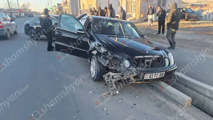 Ոսկետափ գյուղում բախվել են «Toyota»-ն և «Mercedes»-ը, վերջինը հայտնվել է առվակում․ 2 վիրավորներից մեկն անչափահաս է