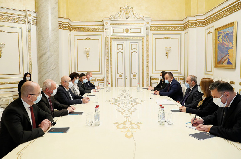 Премьер-министр Пашинян принял председателя Конституционного суда Грузии