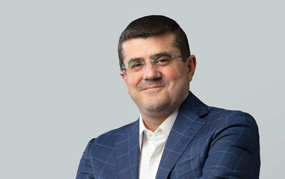 Երեք օրից բոլորը ականատես կլինեն նրան, թե ինչպես է Արայիկ Հարությունյանը և իր քաղաքական թիմը ի հեճուկս գործադրվող կեղտոտ տեխնոլոգիաների հաղթանակ գրանցում․ թեկնածու